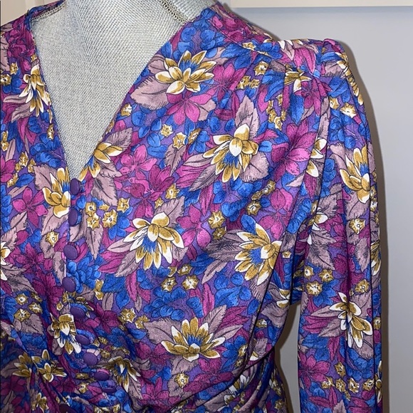 Vintage Floral Dress with Shoulder Pads and Belt - Picture 8 of 11
